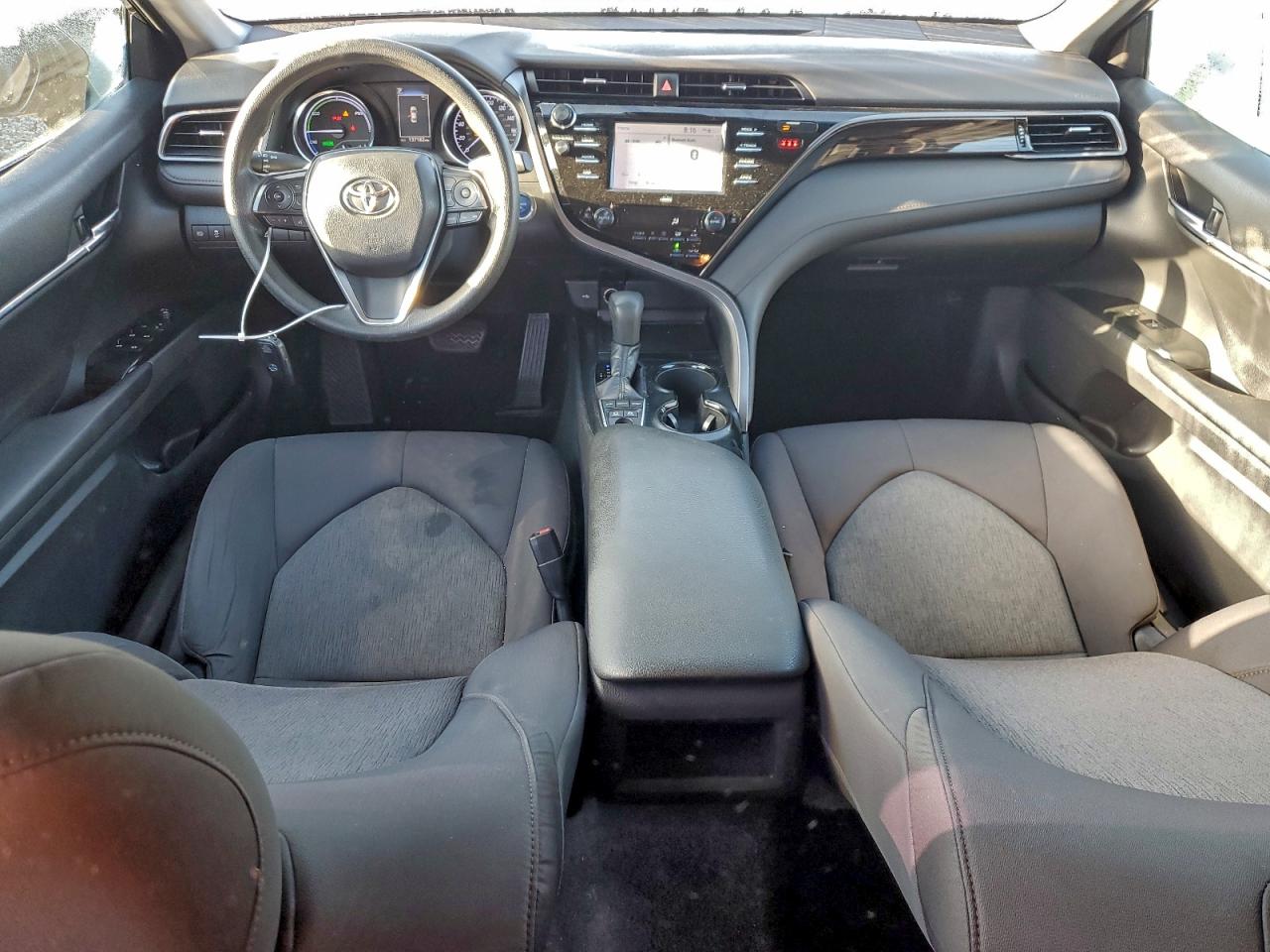 2020 TOYOTA CAMRY LE photo 8