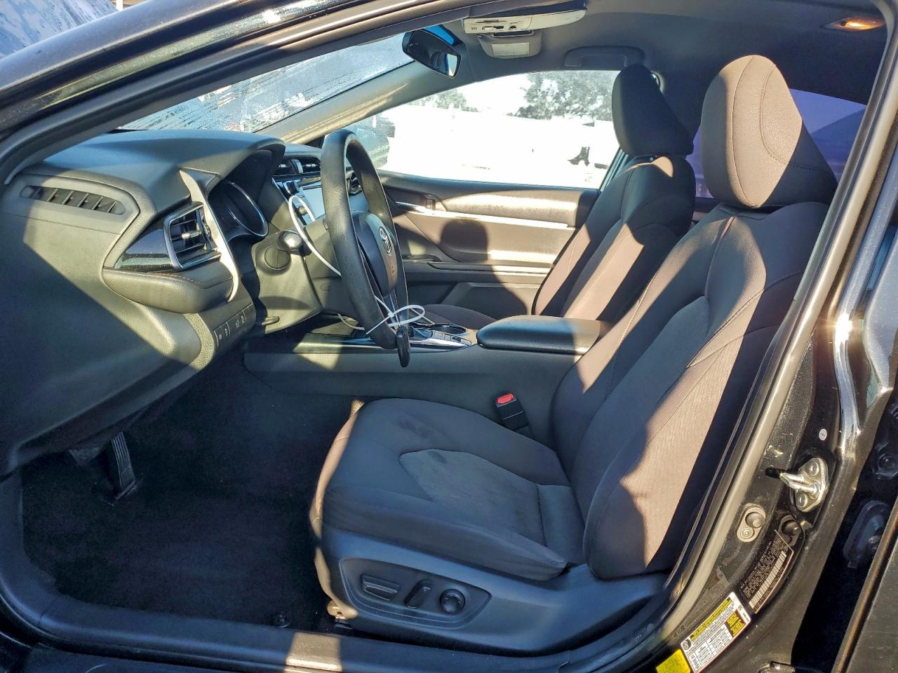 2020 TOYOTA CAMRY LE photo 7