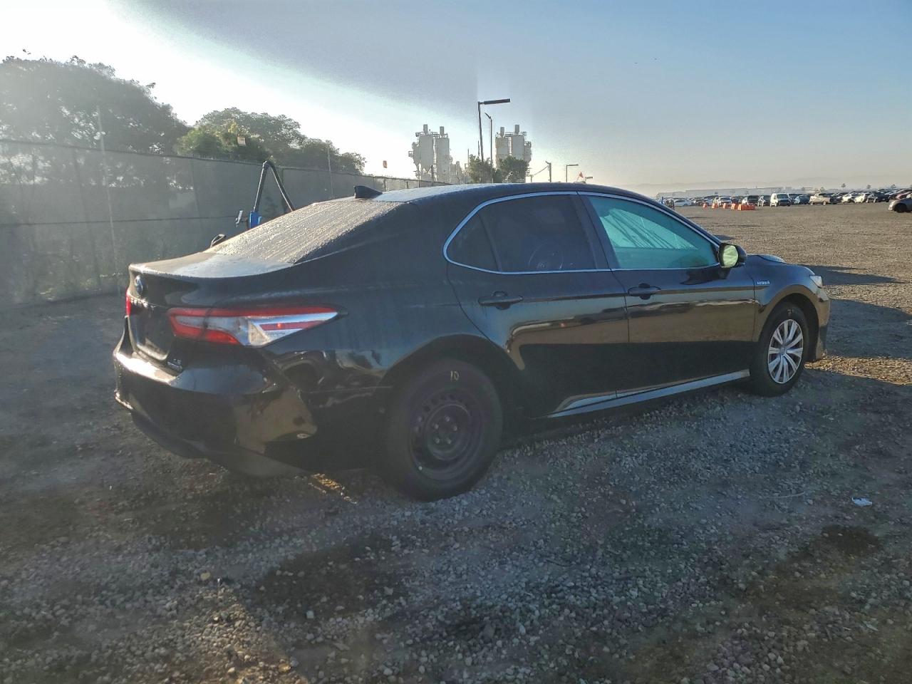 2020 TOYOTA CAMRY LE photo 3