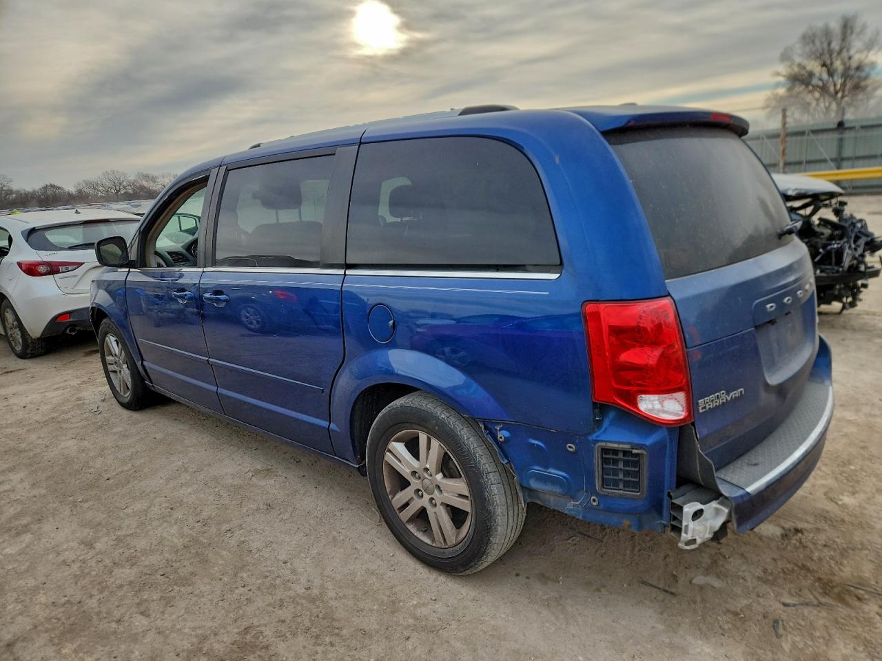 2011 DODGE GRAND CARAVAN CREW photo 2