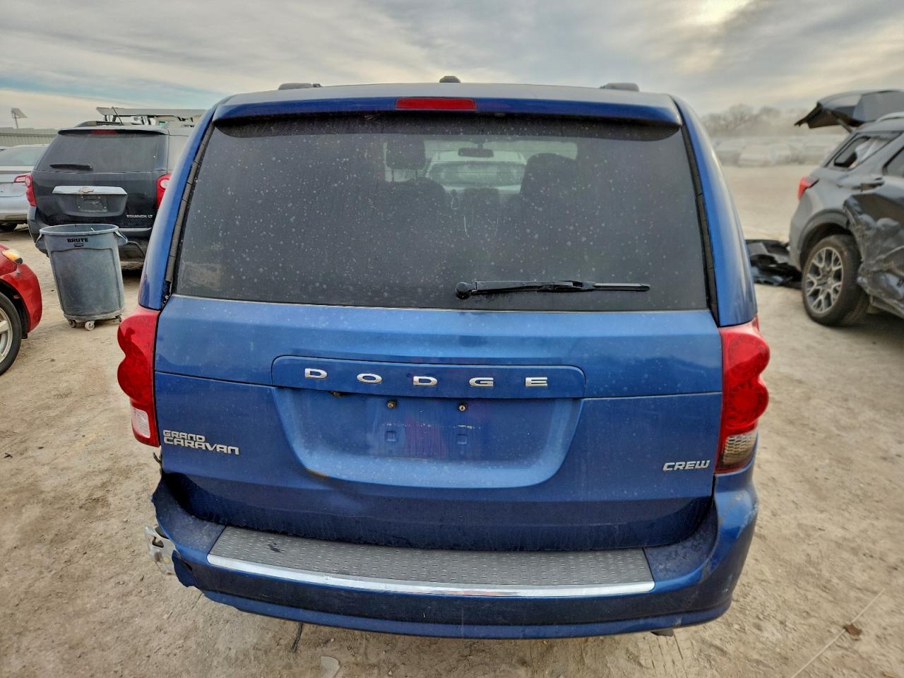 2011 DODGE GRAND CARAVAN CREW photo 6