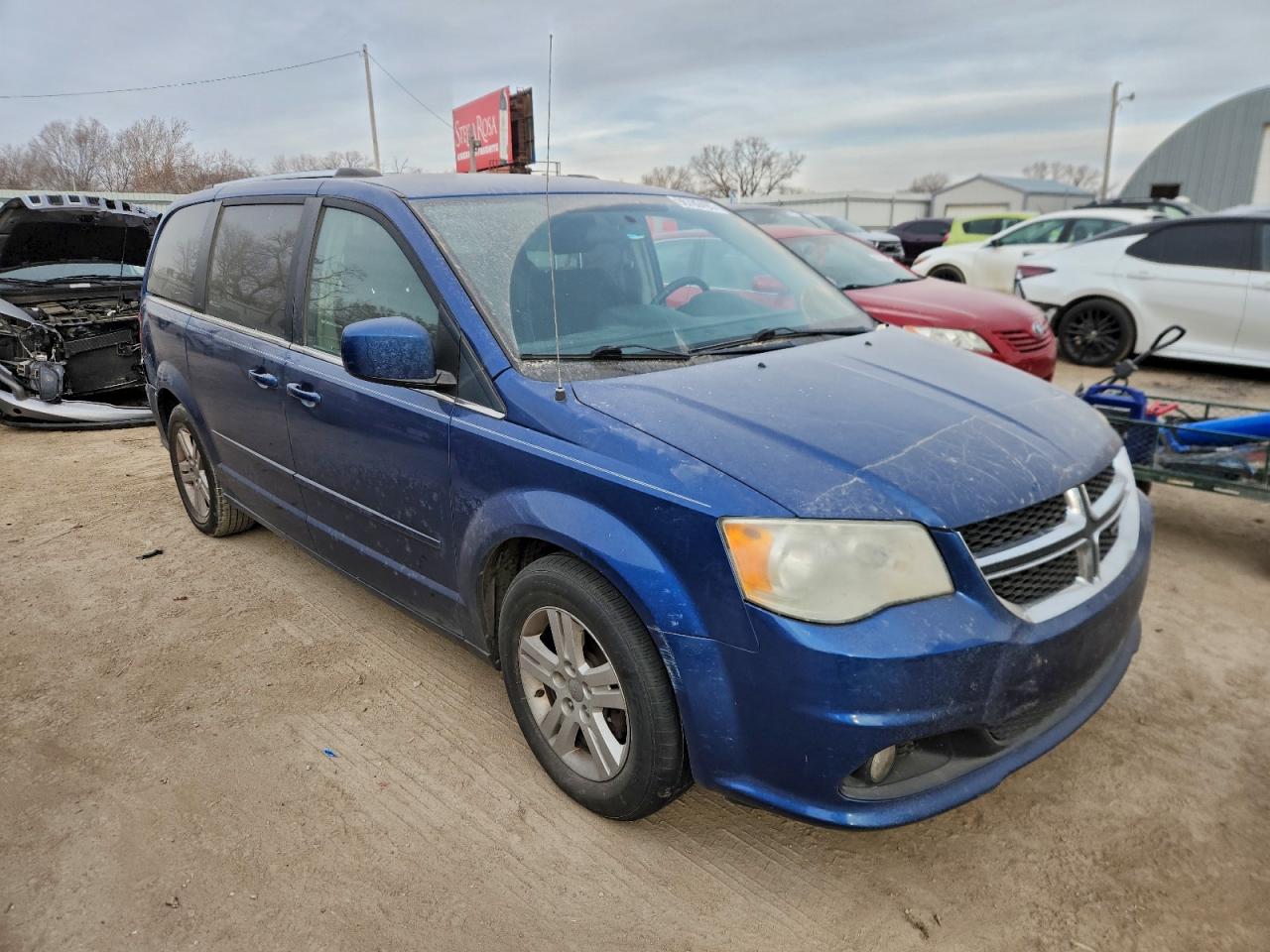 2011 DODGE GRAND CARAVAN CREW photo 4