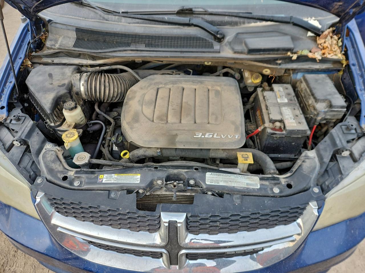 2011 DODGE GRAND CARAVAN CREW photo 12
