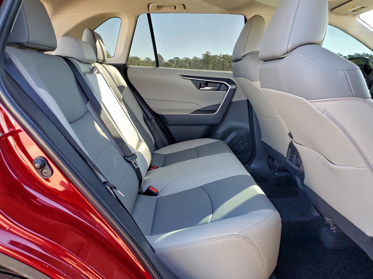 2025 TOYOTA RAV4 XLE PREMIUM photo 11