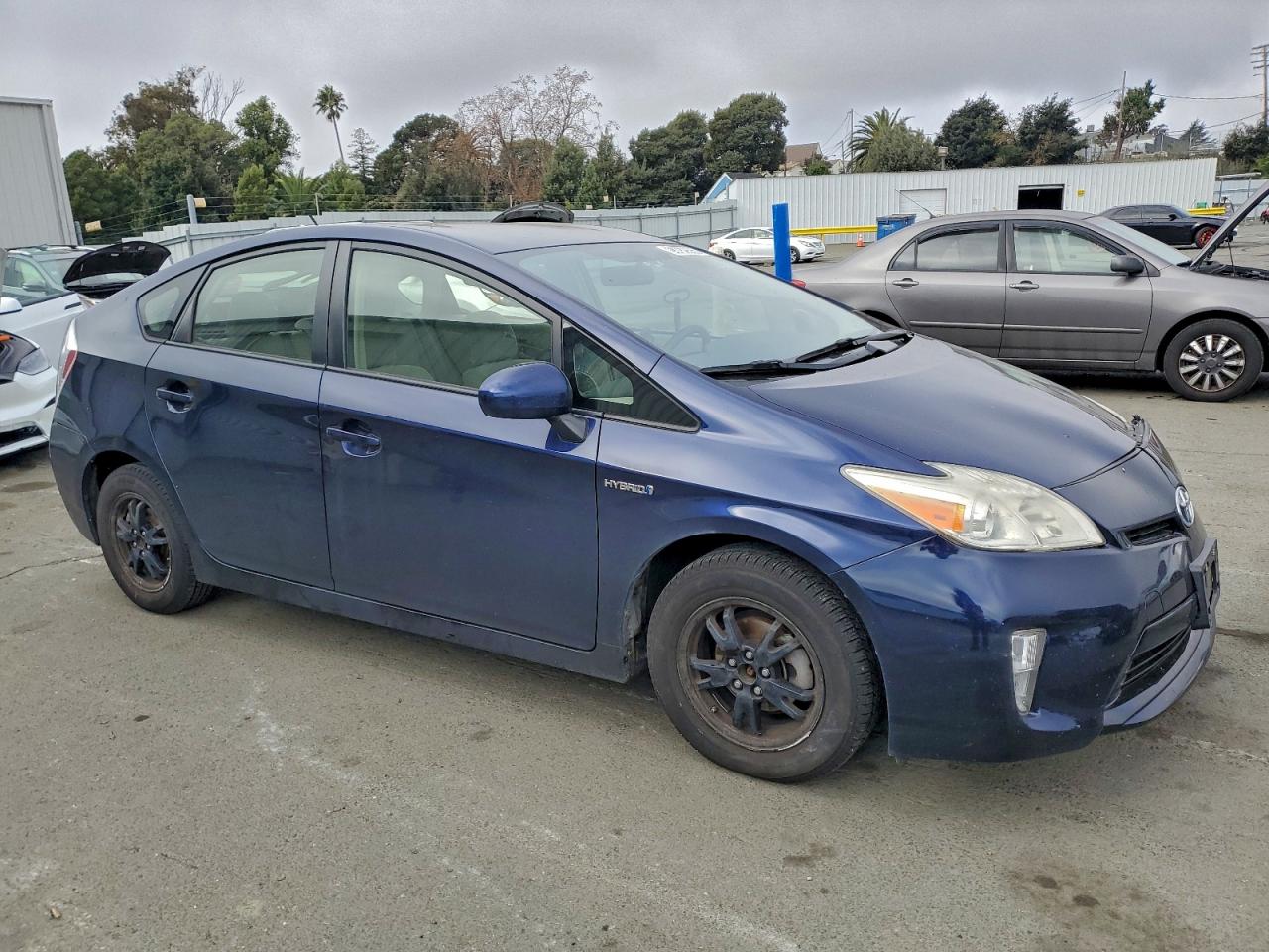 2013 TOYOTA PRIUS photo 4