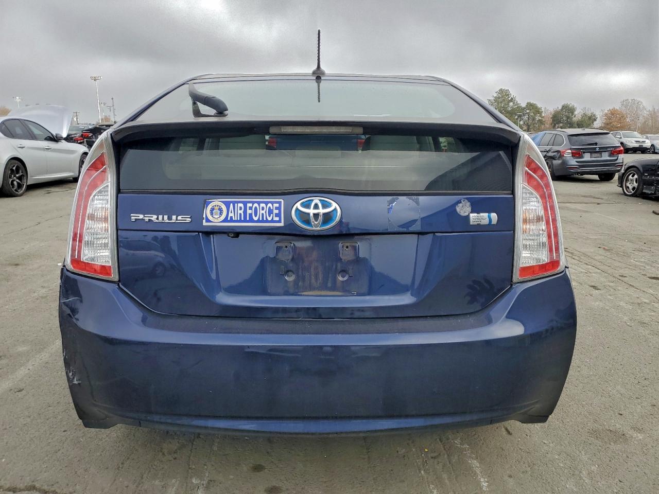2013 TOYOTA PRIUS photo 6