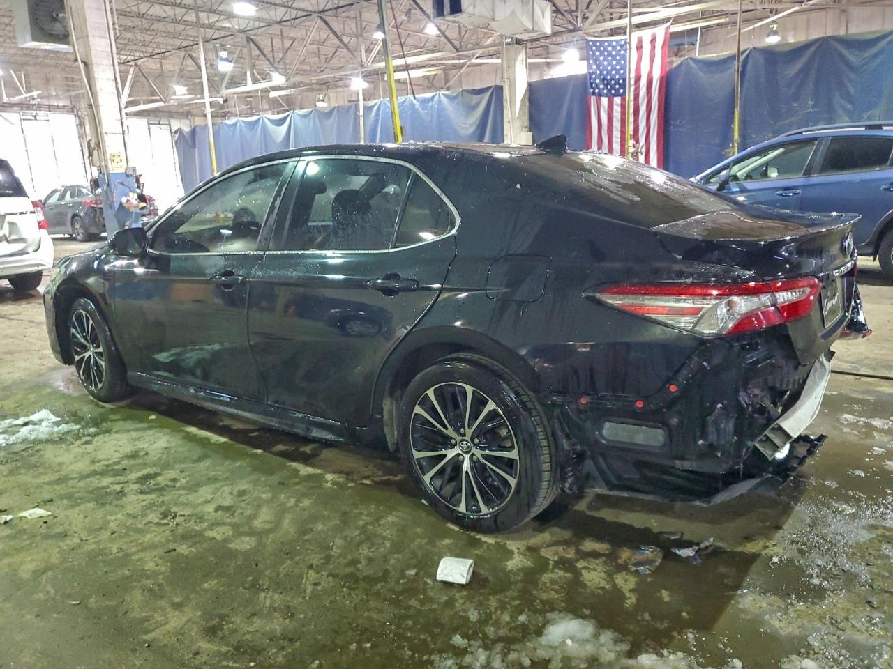 2019 TOYOTA CAMRY L photo 2