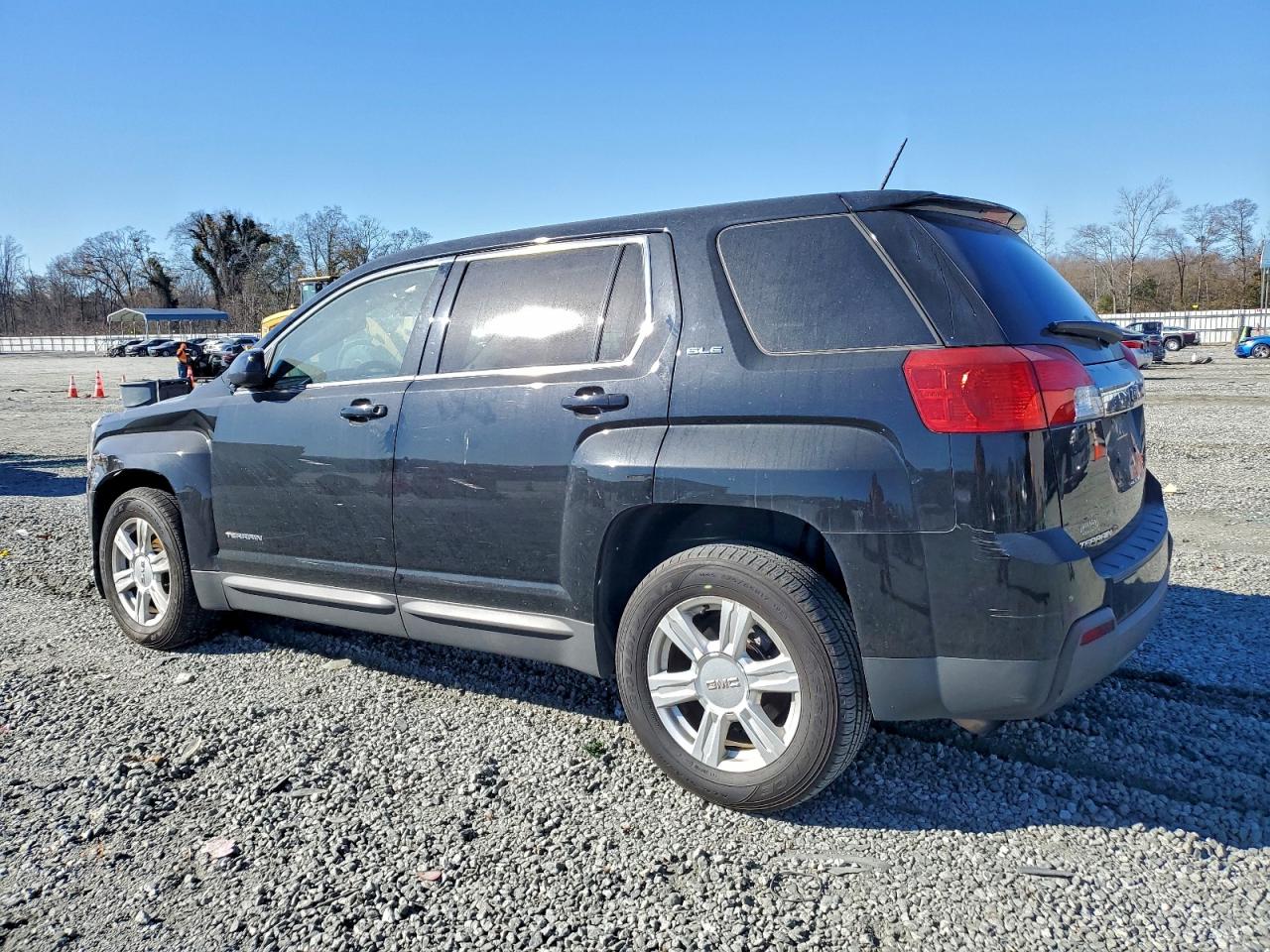 2015 GMC TERRAIN SLE photo 2