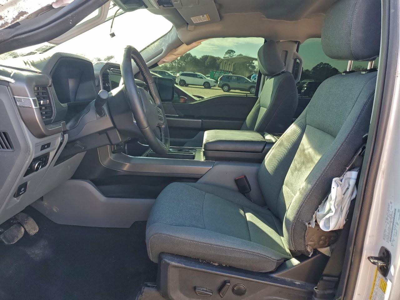2025 FORD F150 XLT photo 19