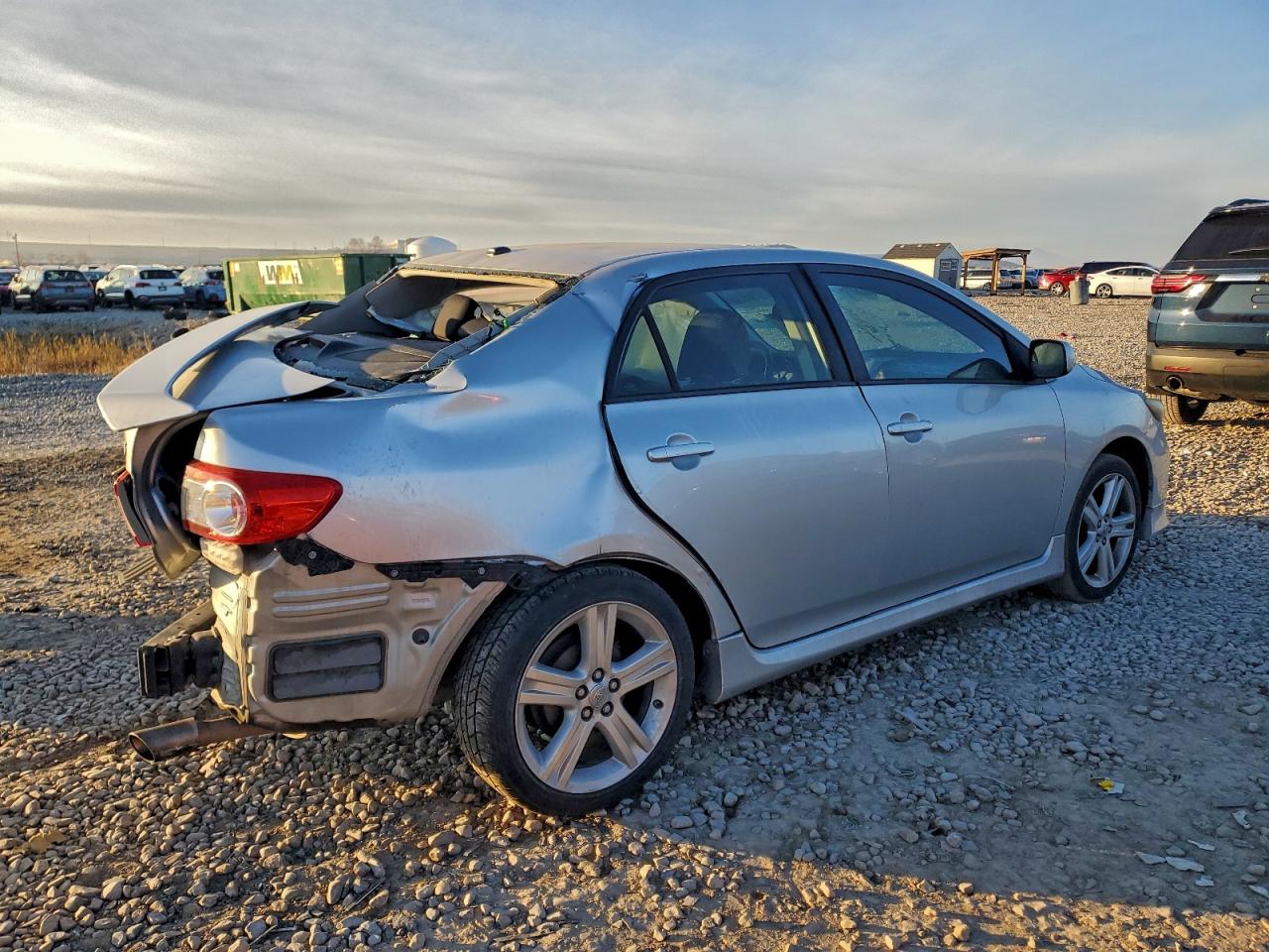 2013 TOYOTA COROLLA photo 3