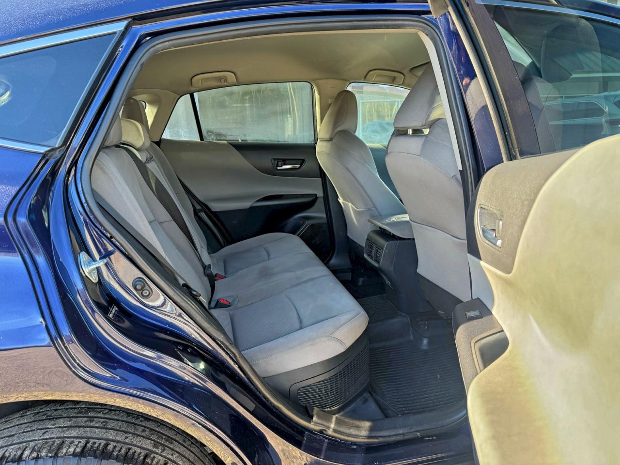 2021 TOYOTA VENZA LE photo 6