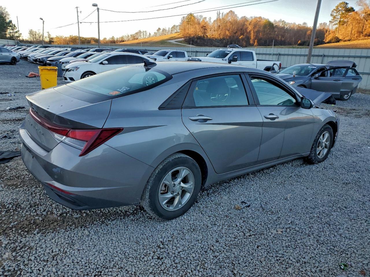 2023 HYUNDAI ELANTRA SE photo 3