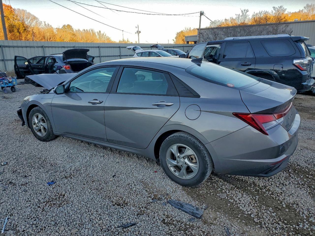 2023 HYUNDAI ELANTRA SE photo 2