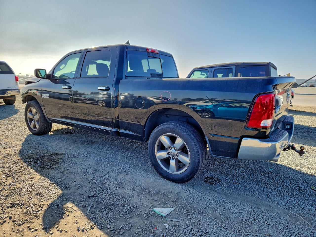 2016 RAM 1500 SLT photo 2