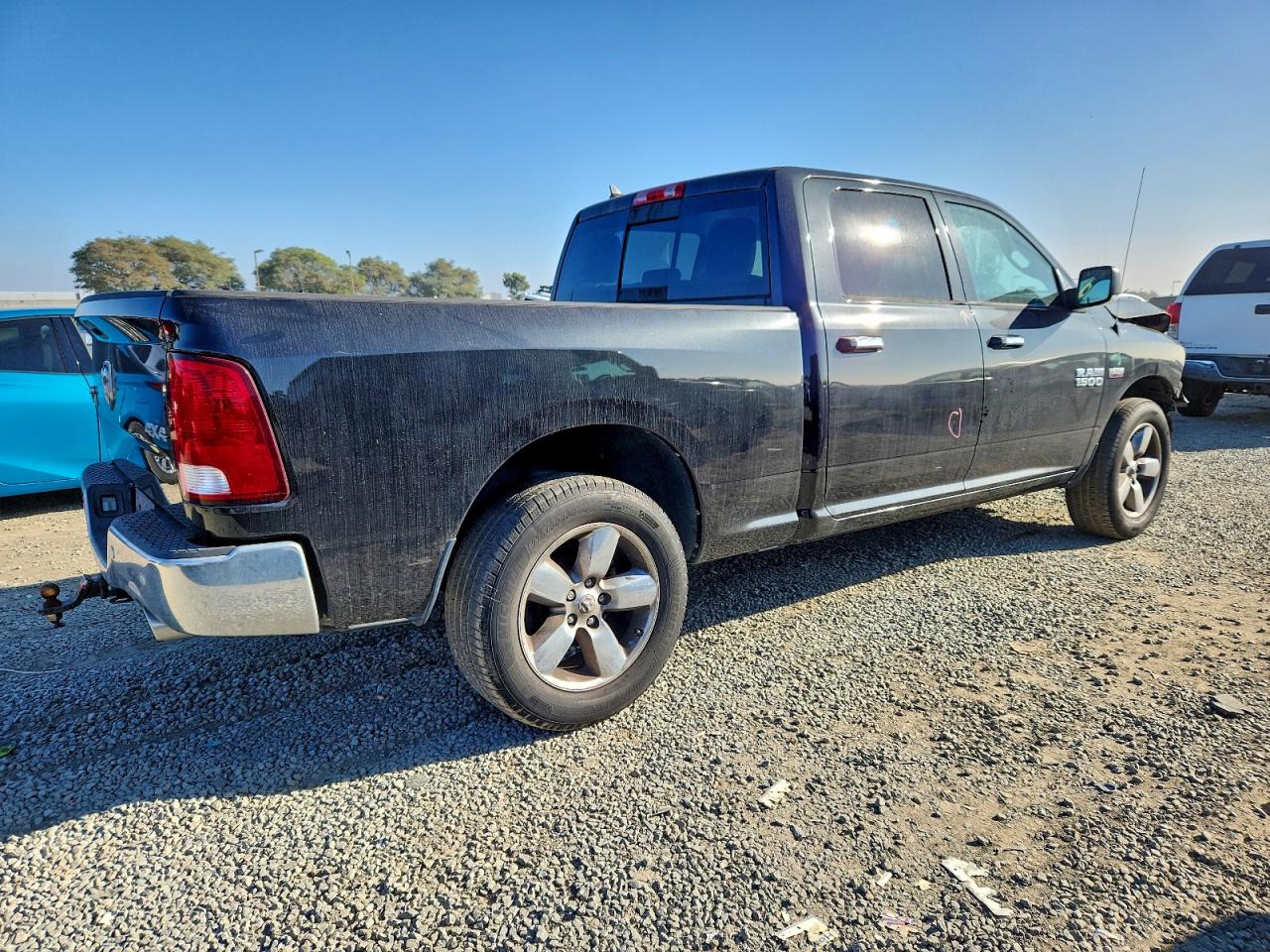 2016 RAM 1500 SLT photo 3