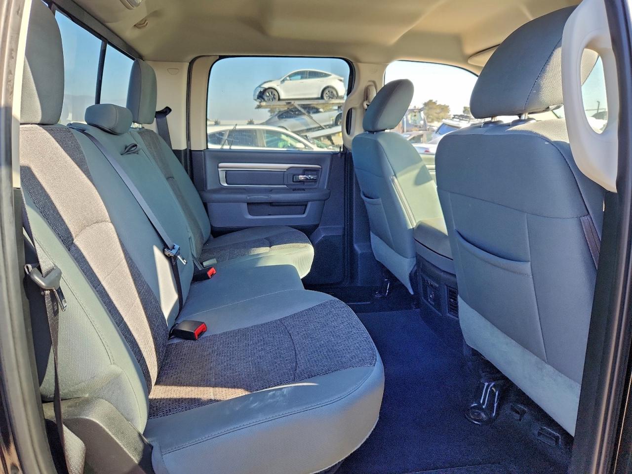 2016 RAM 1500 SLT photo 10