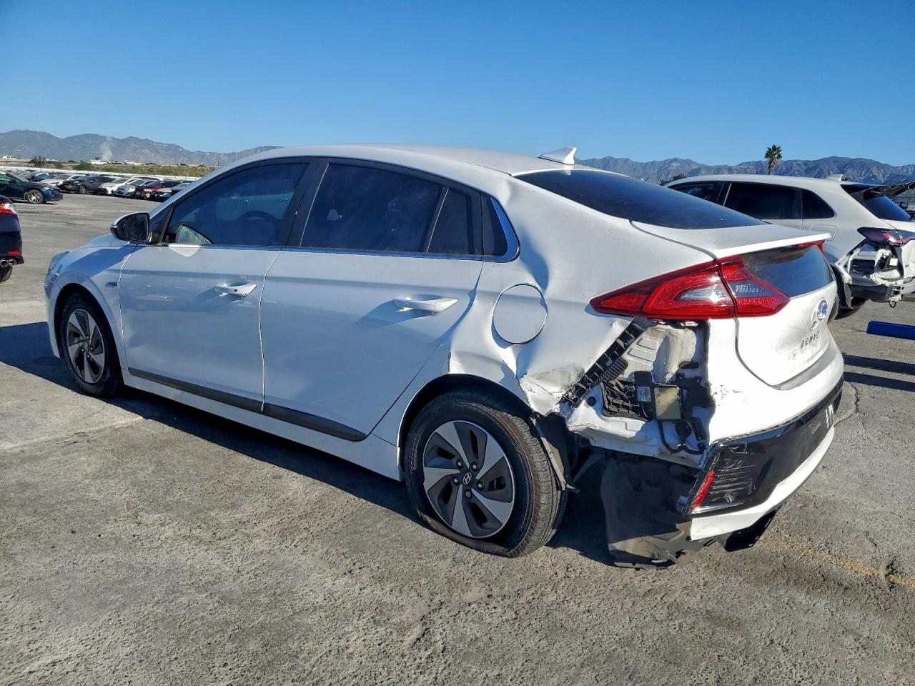 2017 HYUNDAI IONIQ SEL photo 2