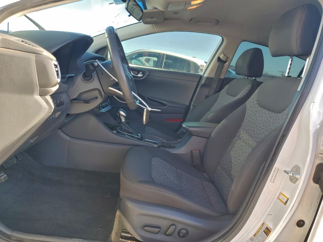 2017 HYUNDAI IONIQ SEL photo 7