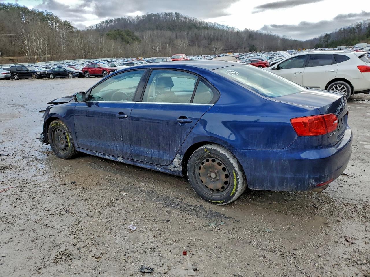 2013 VOLKSWAGEN JETTA SE photo 2