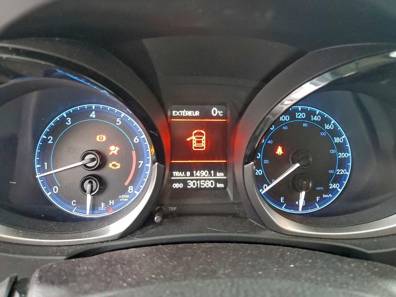 2016 TOYOTA COROLLA L photo 9