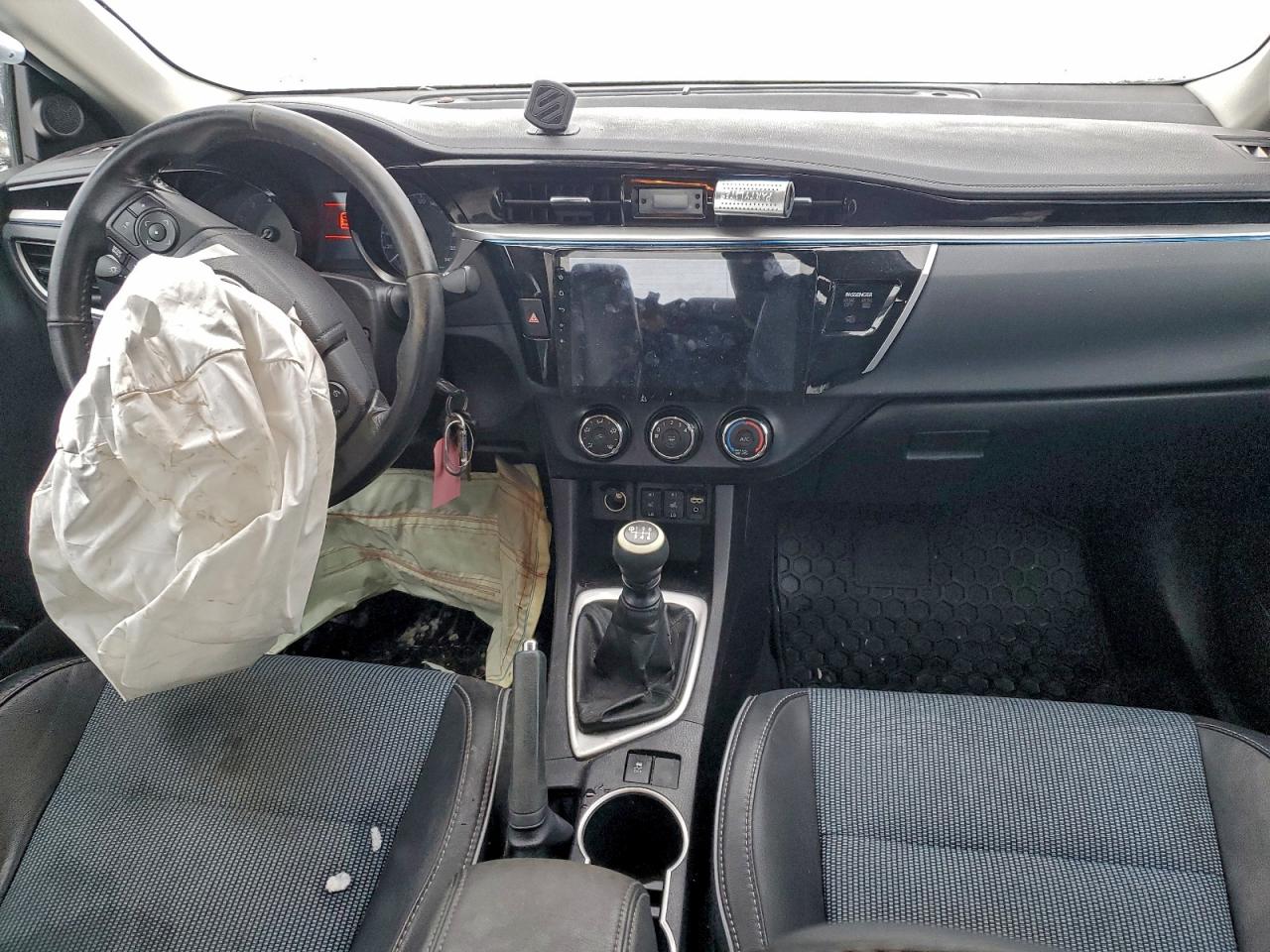 2016 TOYOTA COROLLA L photo 8