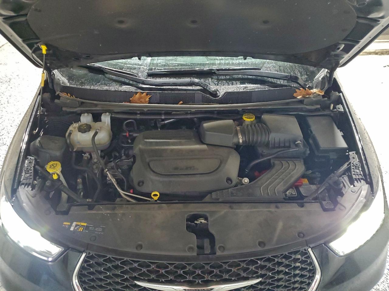2024 CHRYSLER PACIFICA TOURING L photo 12