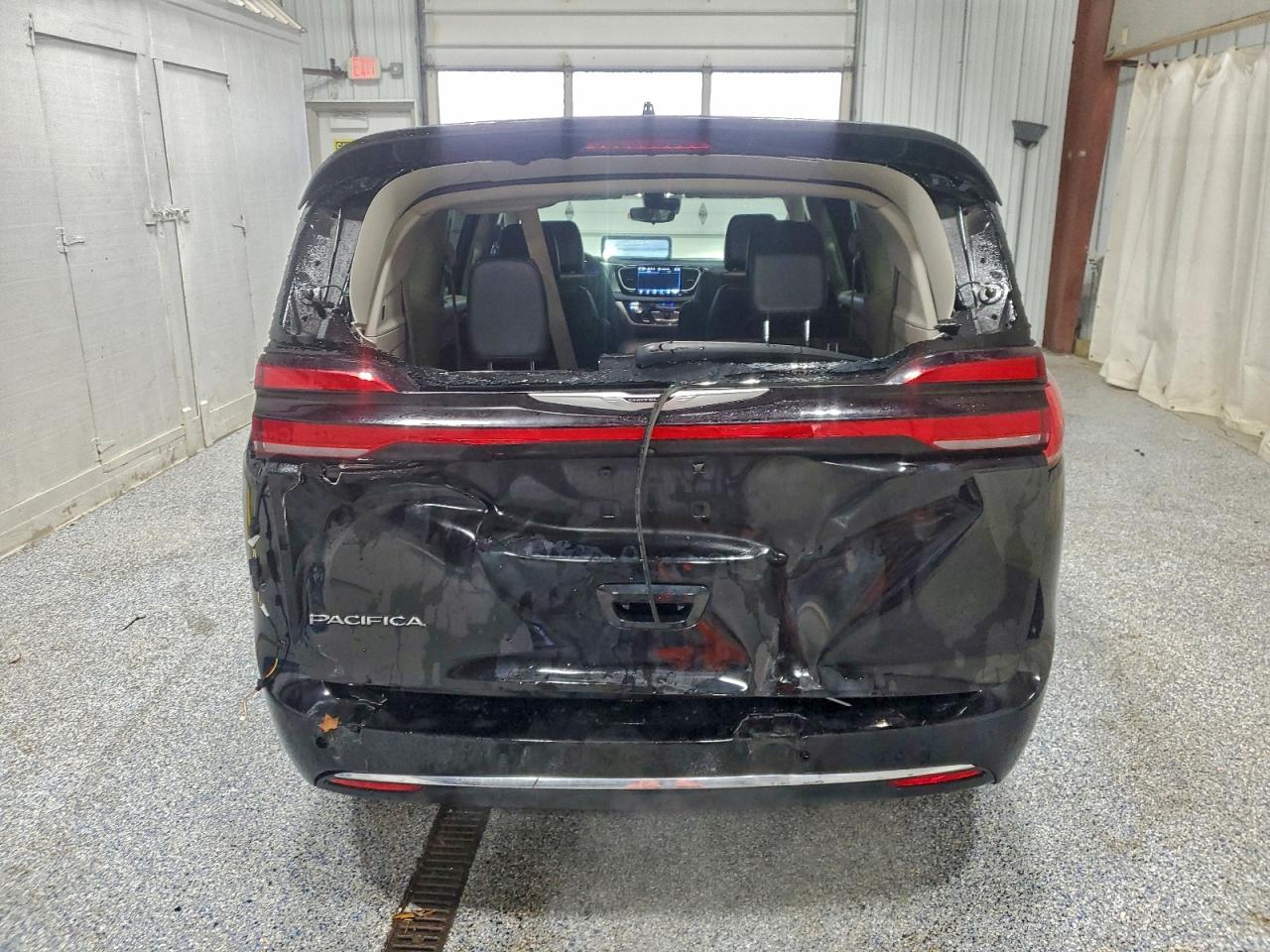 2024 CHRYSLER PACIFICA TOURING L photo 6