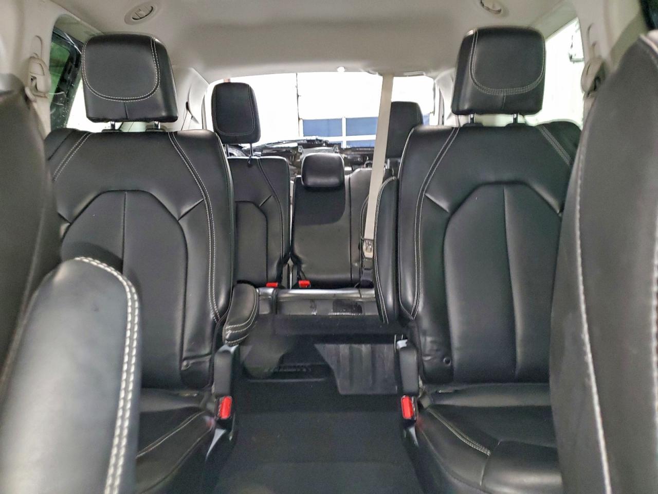 2024 CHRYSLER PACIFICA TOURING L photo 10