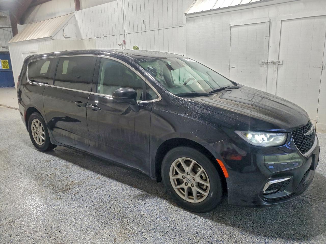 2024 CHRYSLER PACIFICA TOURING L photo 4