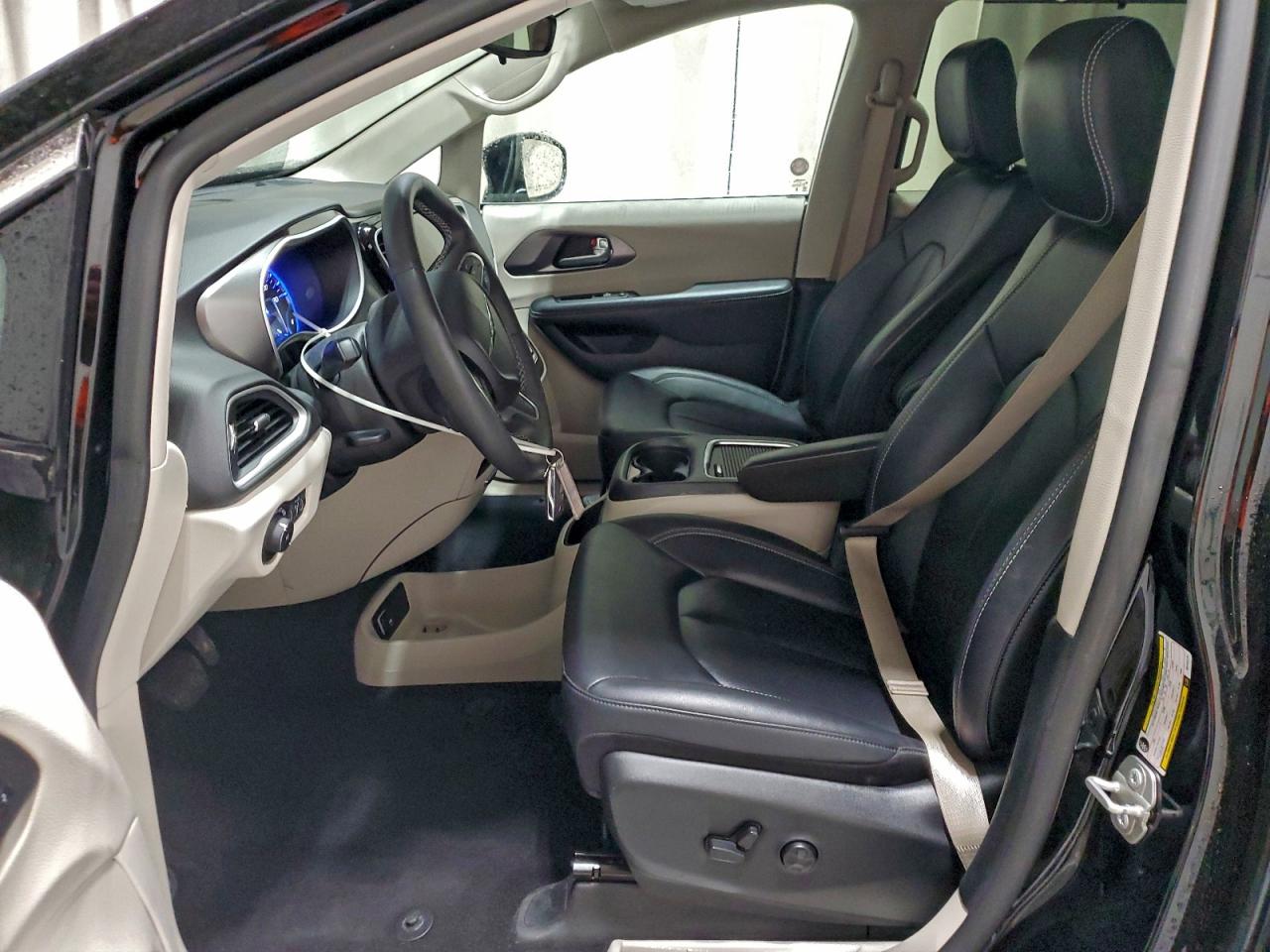2024 CHRYSLER PACIFICA TOURING L photo 7
