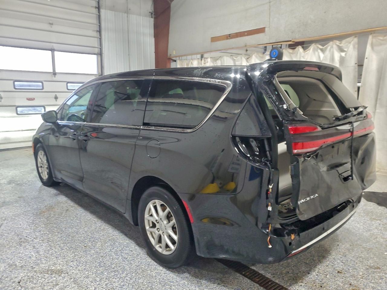 2024 CHRYSLER PACIFICA TOURING L photo 2