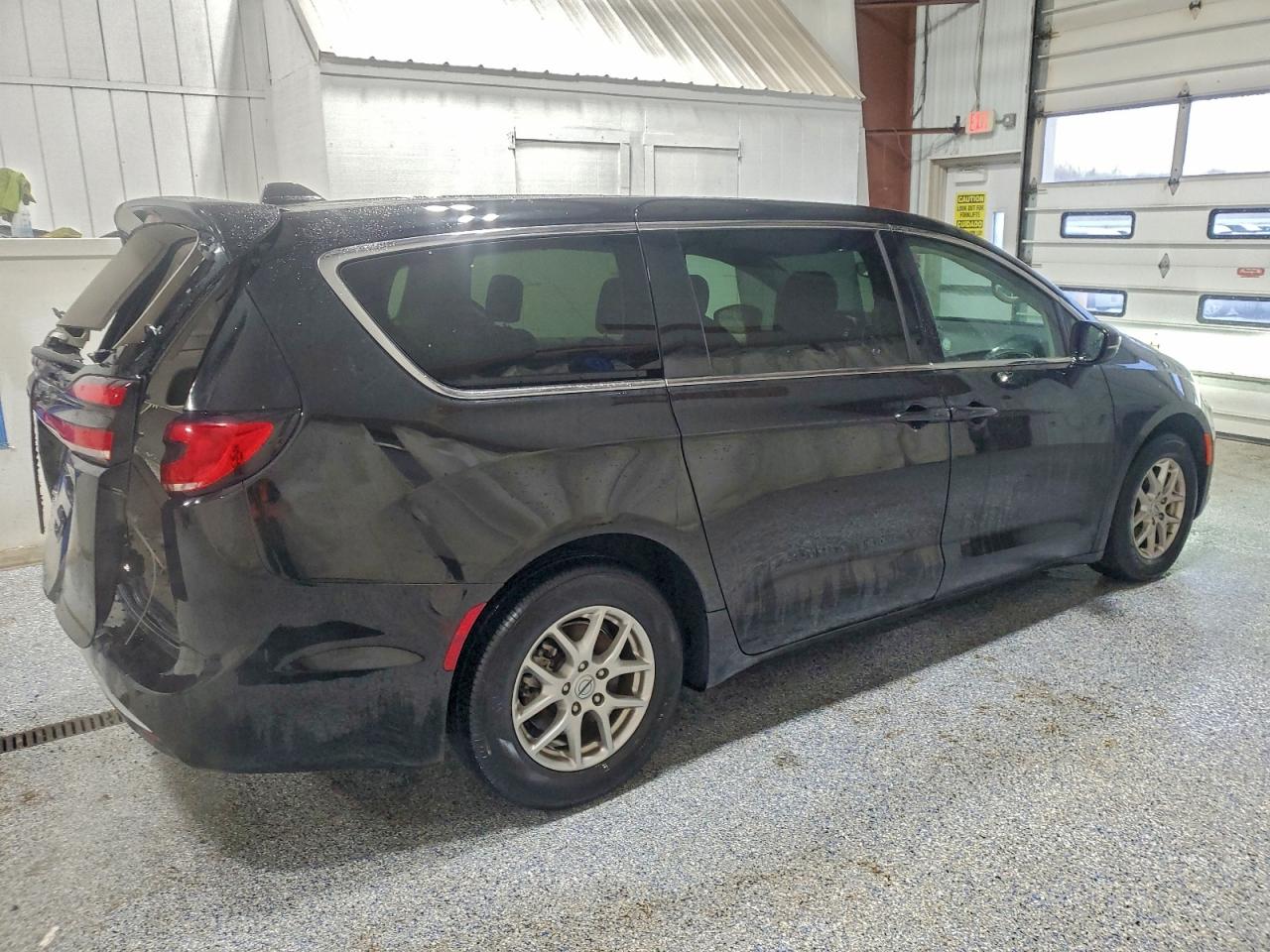 2024 CHRYSLER PACIFICA TOURING L photo 3