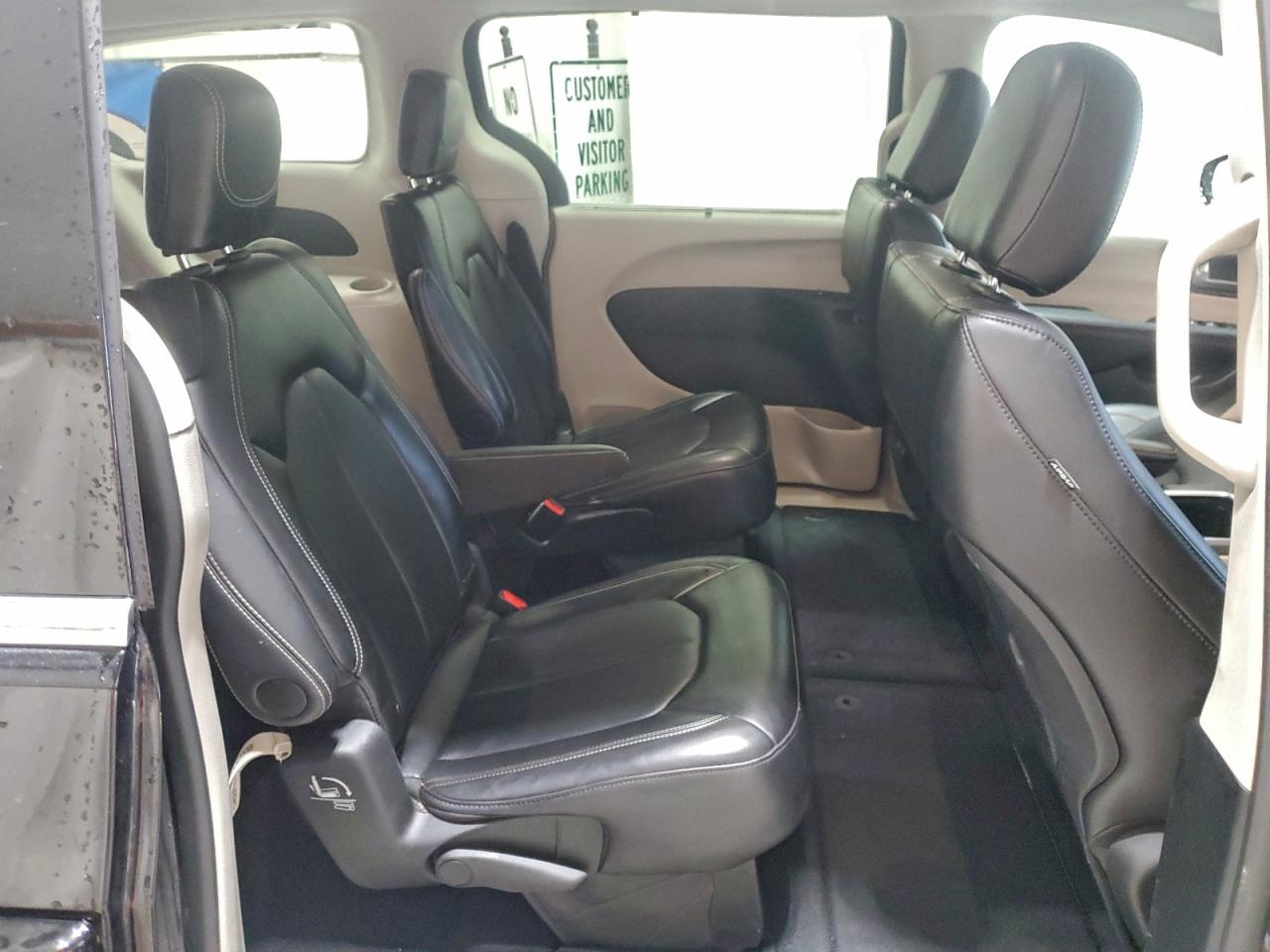 2024 CHRYSLER PACIFICA TOURING L photo 11