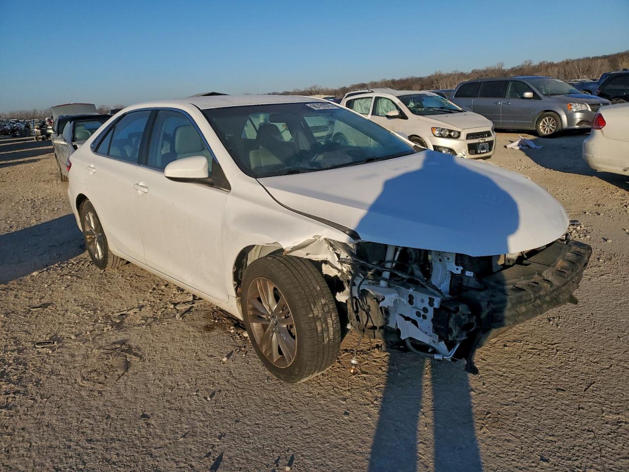 2015 TOYOTA CAMRY LE photo 4