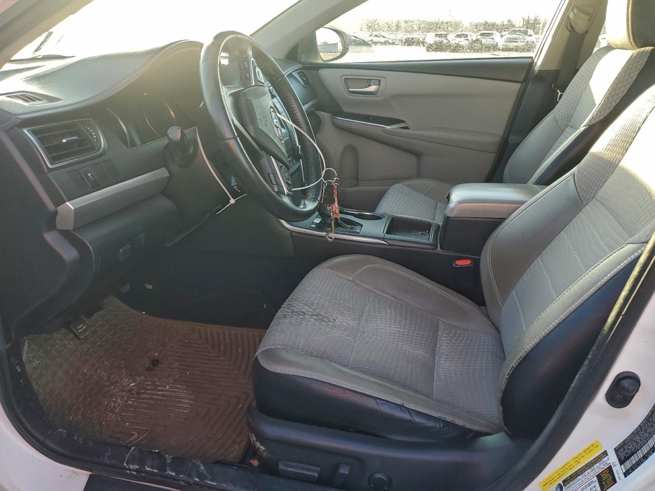 2015 TOYOTA CAMRY LE photo 7