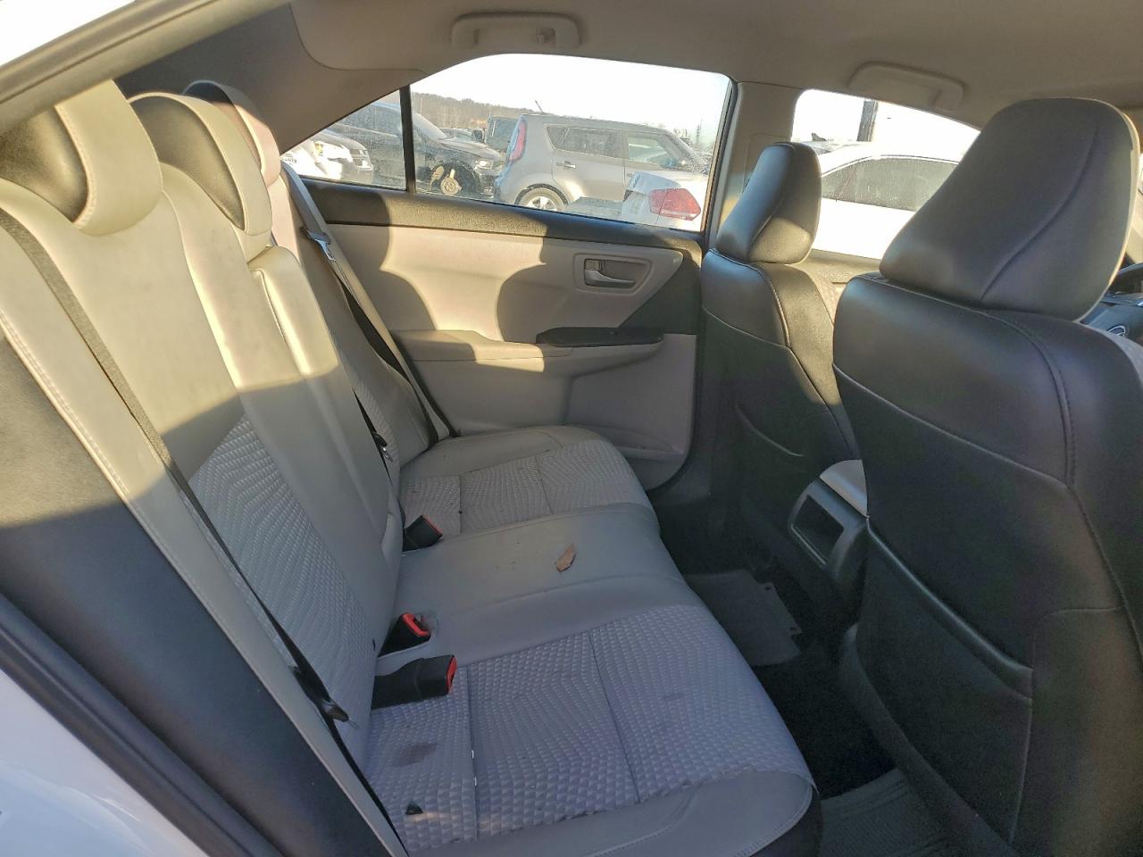 2015 TOYOTA CAMRY LE photo 10