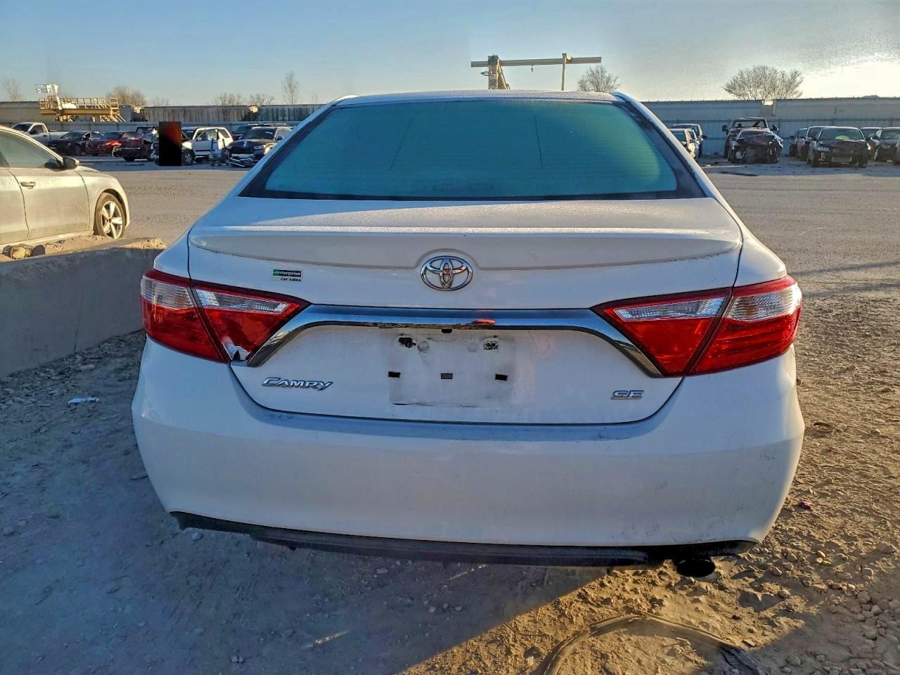2015 TOYOTA CAMRY LE photo 6