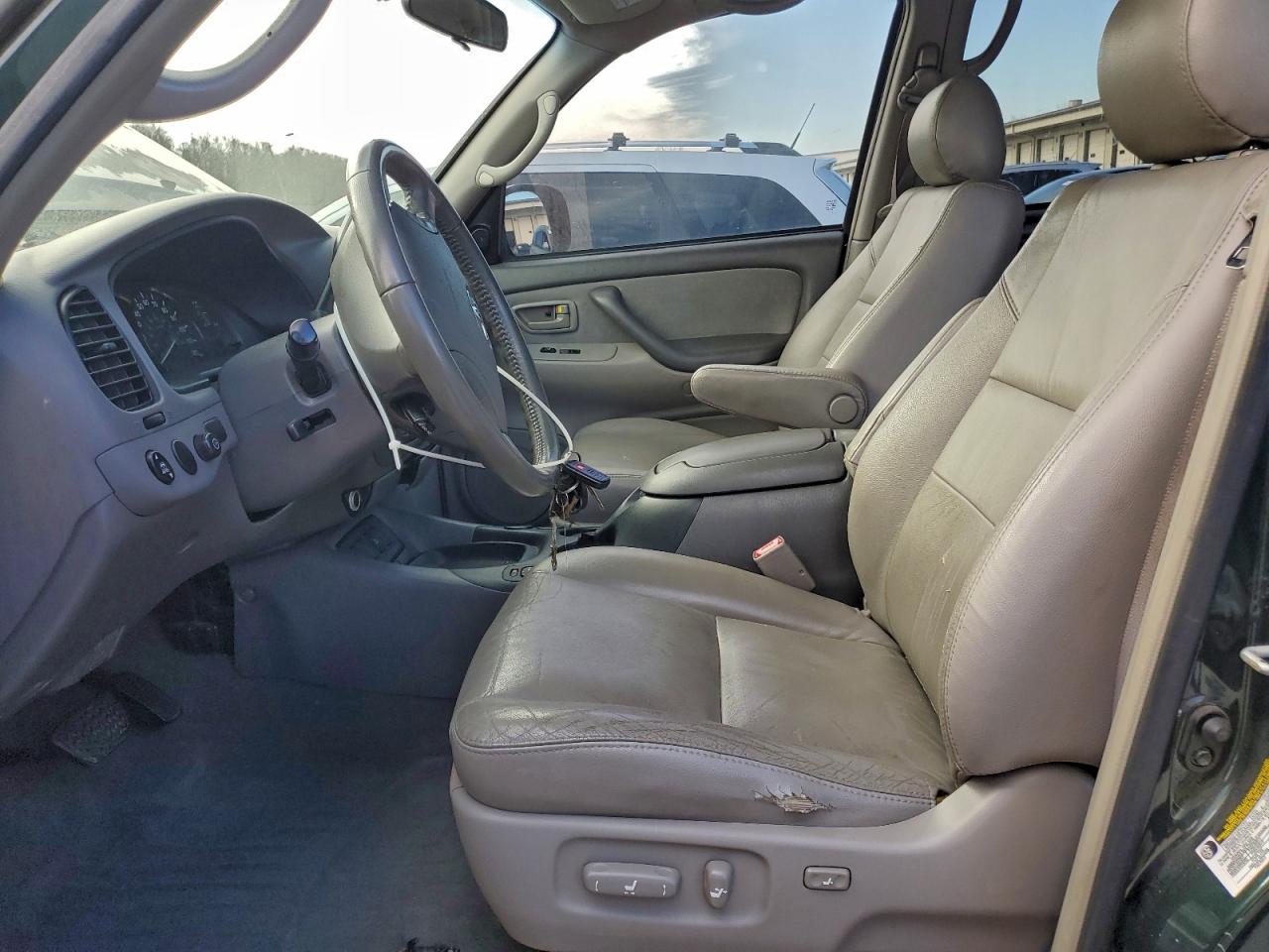 2006 TOYOTA SEQUOIA SR5 photo 7