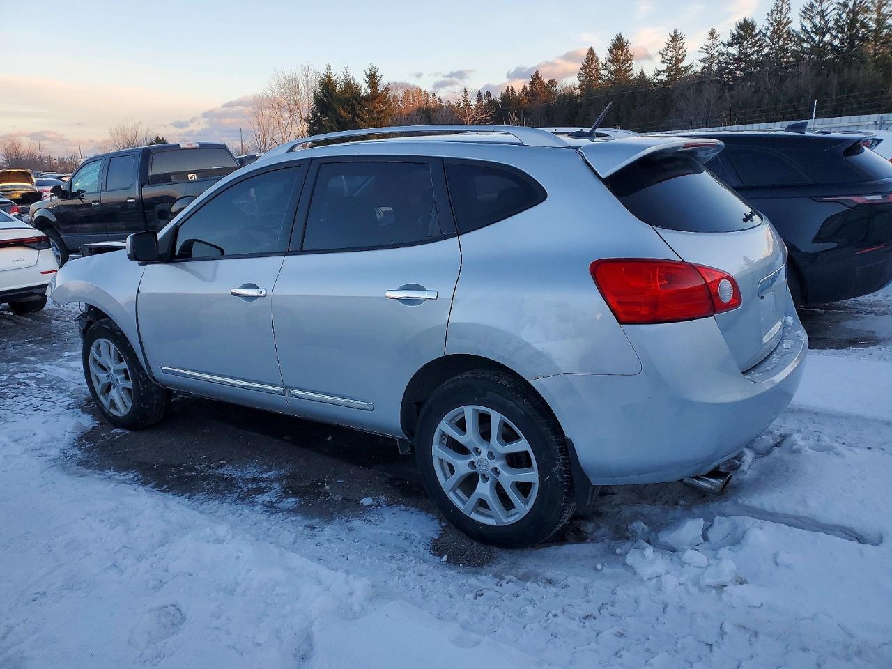 2013 NISSAN ROGUE S photo 2