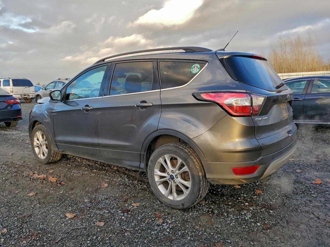 2017 FORD ESCAPE SE photo 2