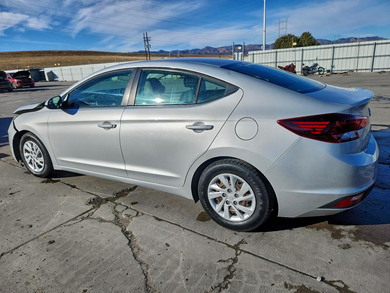 2019 HYUNDAI ELANTRA SE photo 2