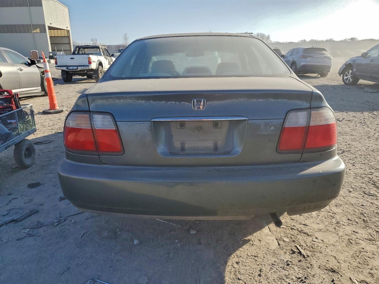 1997 HONDA ACCORD LX photo 6
