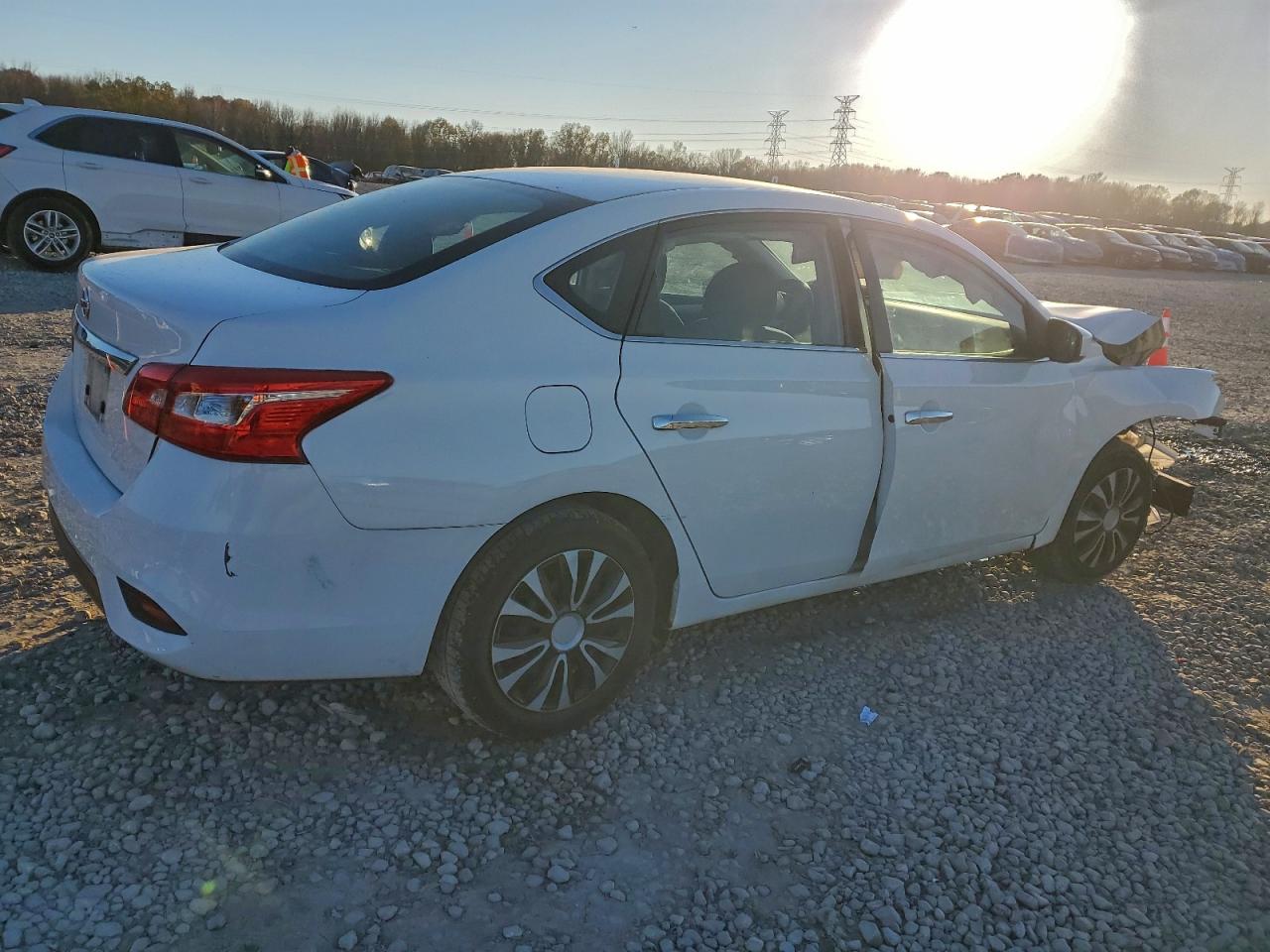 2019 NISSAN SENTRA S photo 3