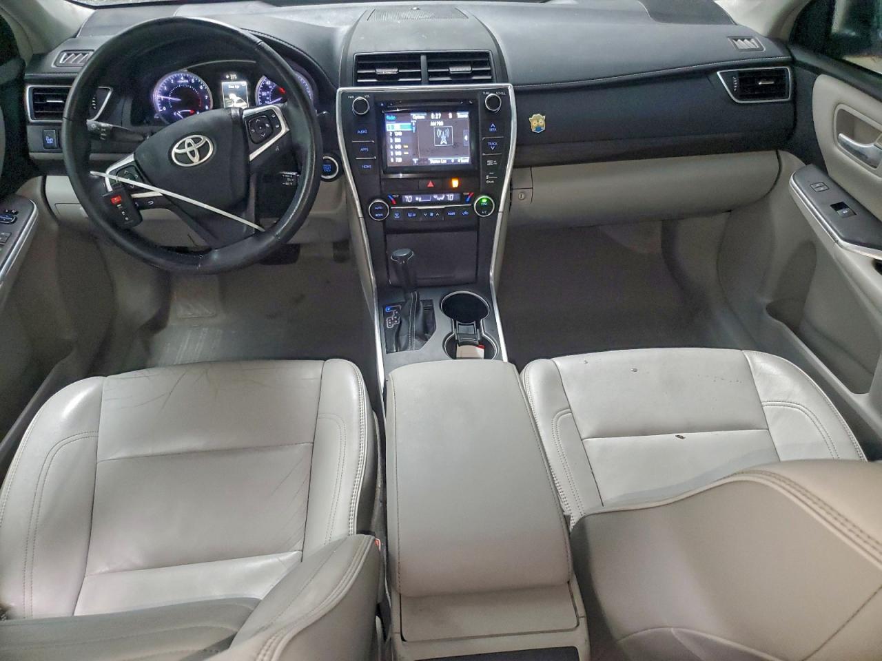 2015 TOYOTA CAMRY LE photo 8