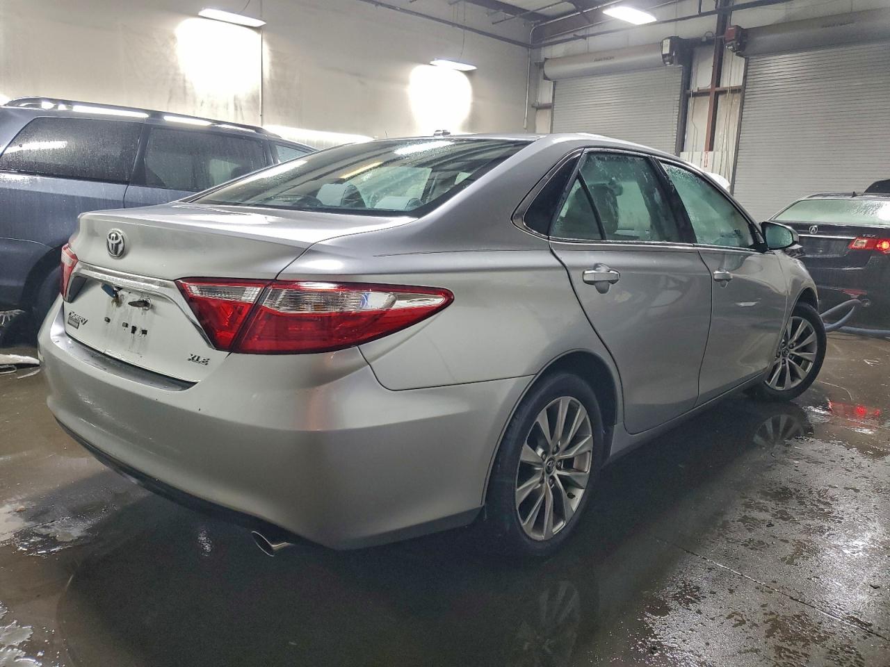 2015 TOYOTA CAMRY LE photo 3