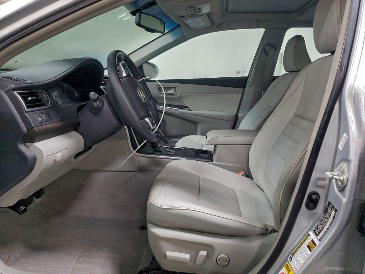 2015 TOYOTA CAMRY LE photo 7
