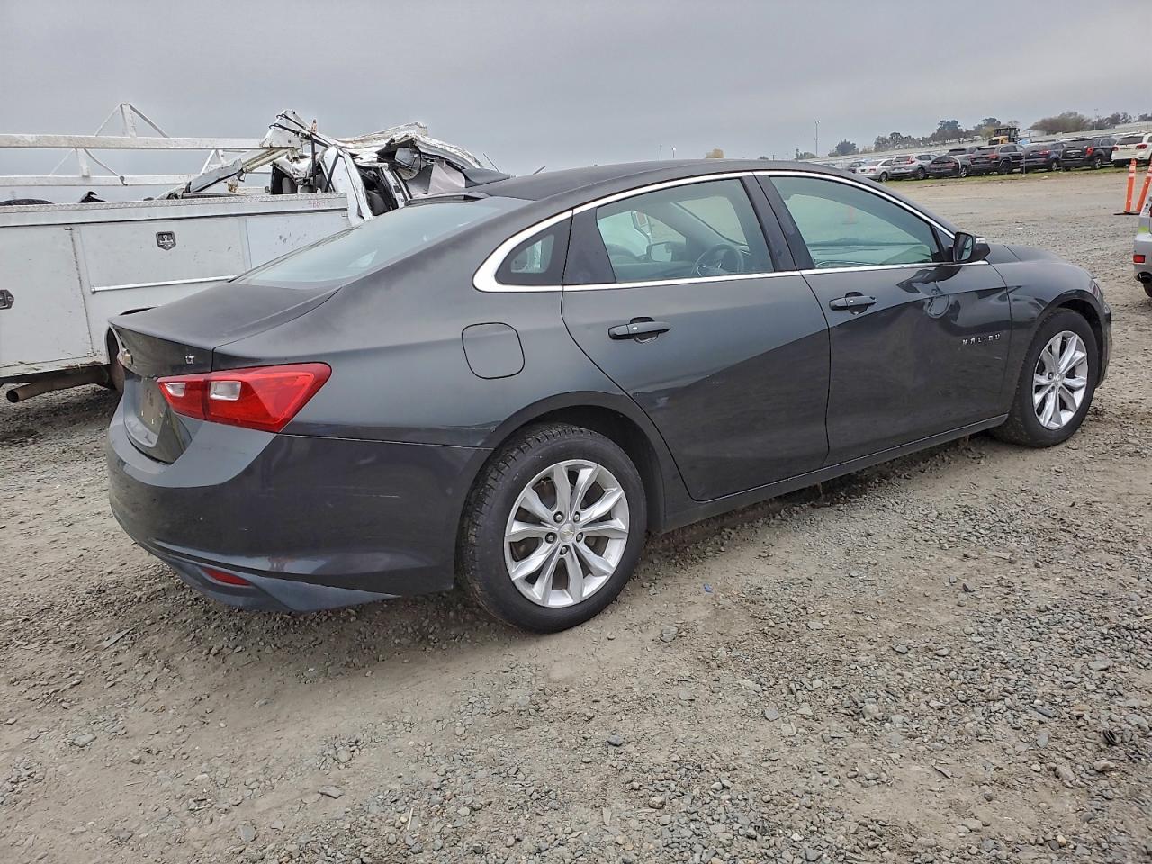 2017 CHEVROLET MALIBU LT photo 3