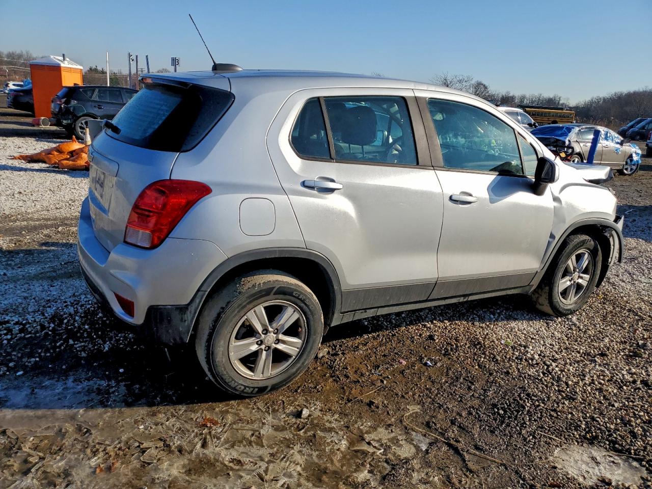 2018 CHEVROLET TRAX LS photo 3