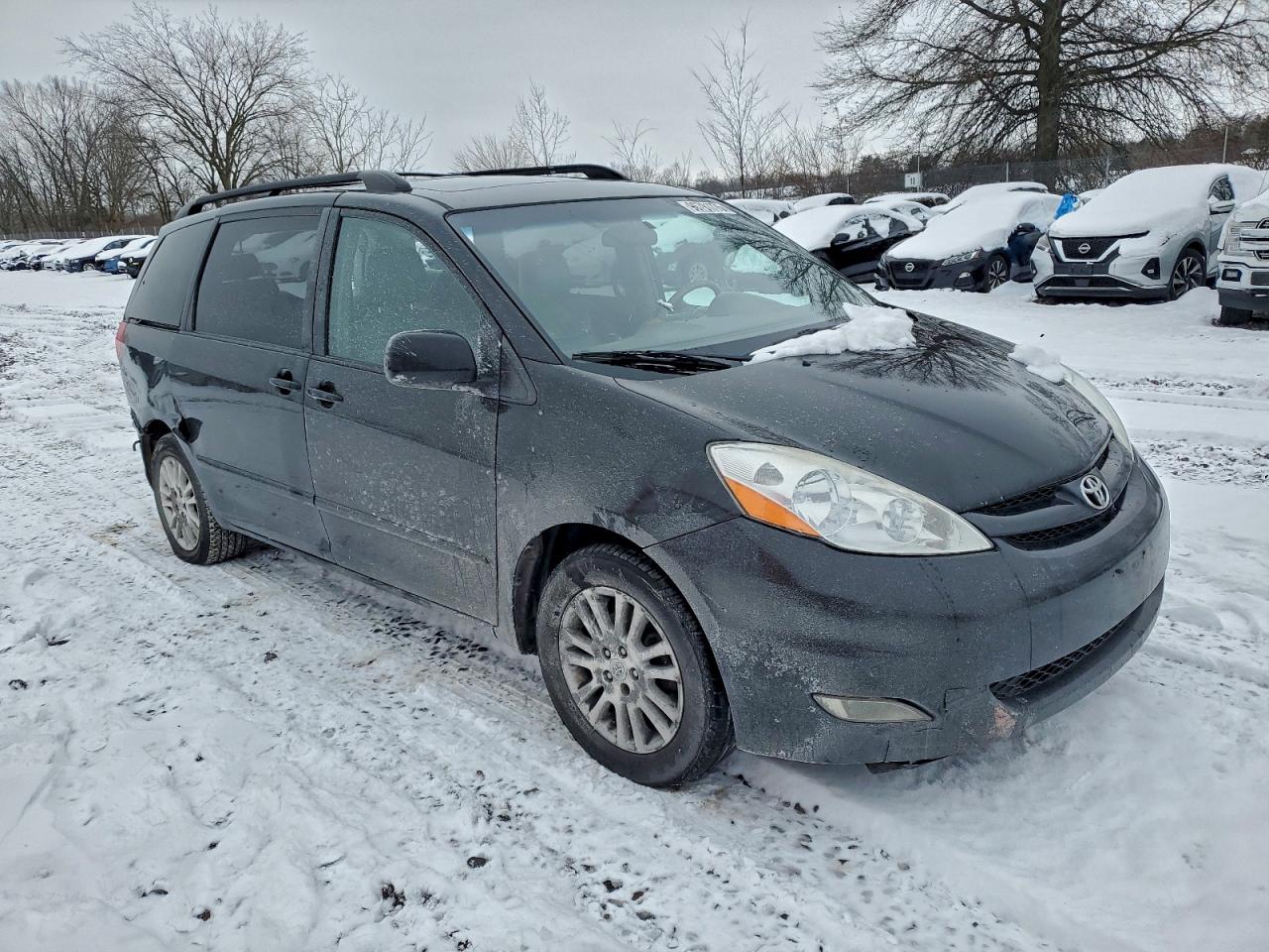 2009 TOYOTA SIENNA XLE photo 4
