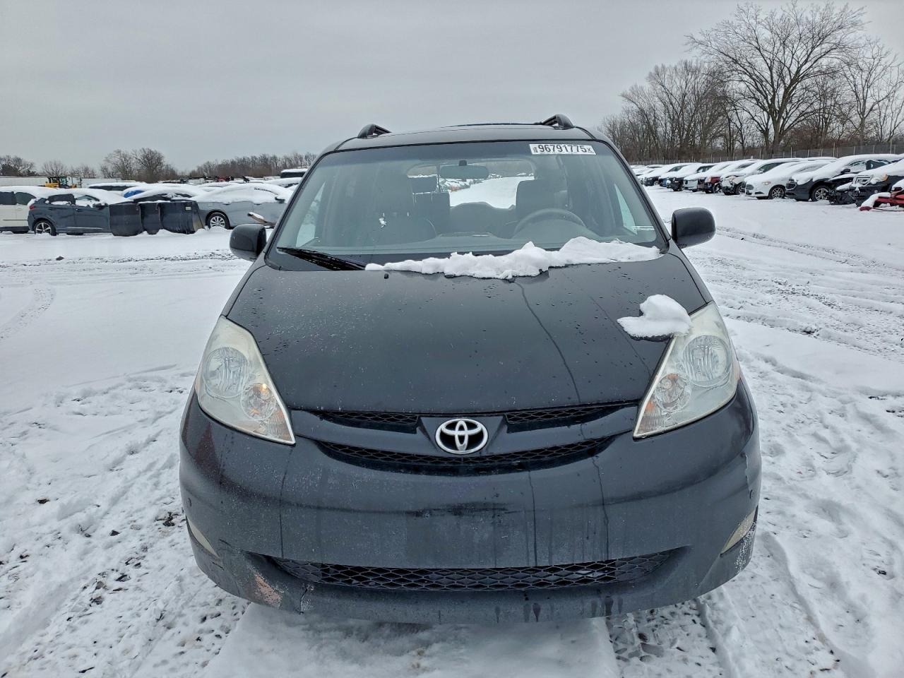 2009 TOYOTA SIENNA XLE photo 5